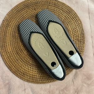 Vivaia black and white patterned flats